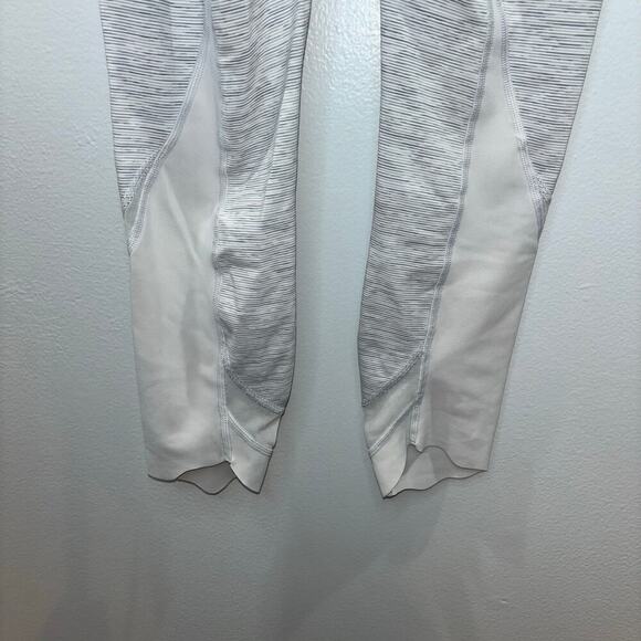 Lululemon Wunder Under High Rise Crop Scalloped Leggings Size 2 - Picture 7 of 16